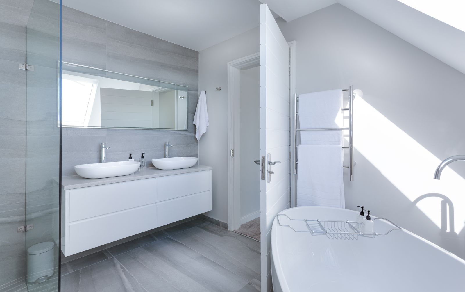 Sanitised bathroom — FaCleaning